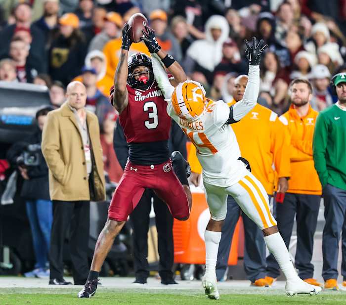 A south caroline player catches the ball over a tennessee defenders head